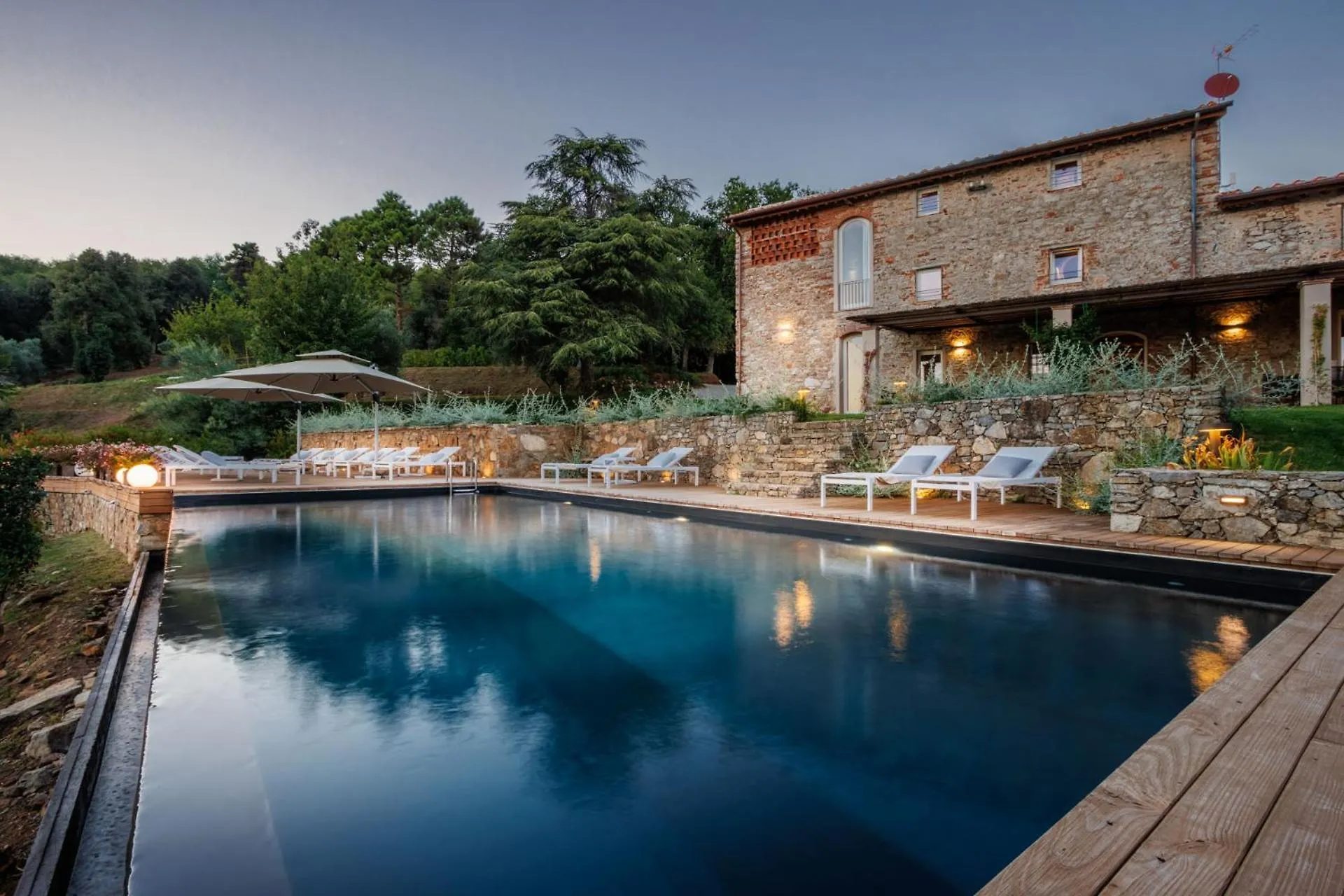 The infinity pool at Villa Gioma with the view over the hills at sunset