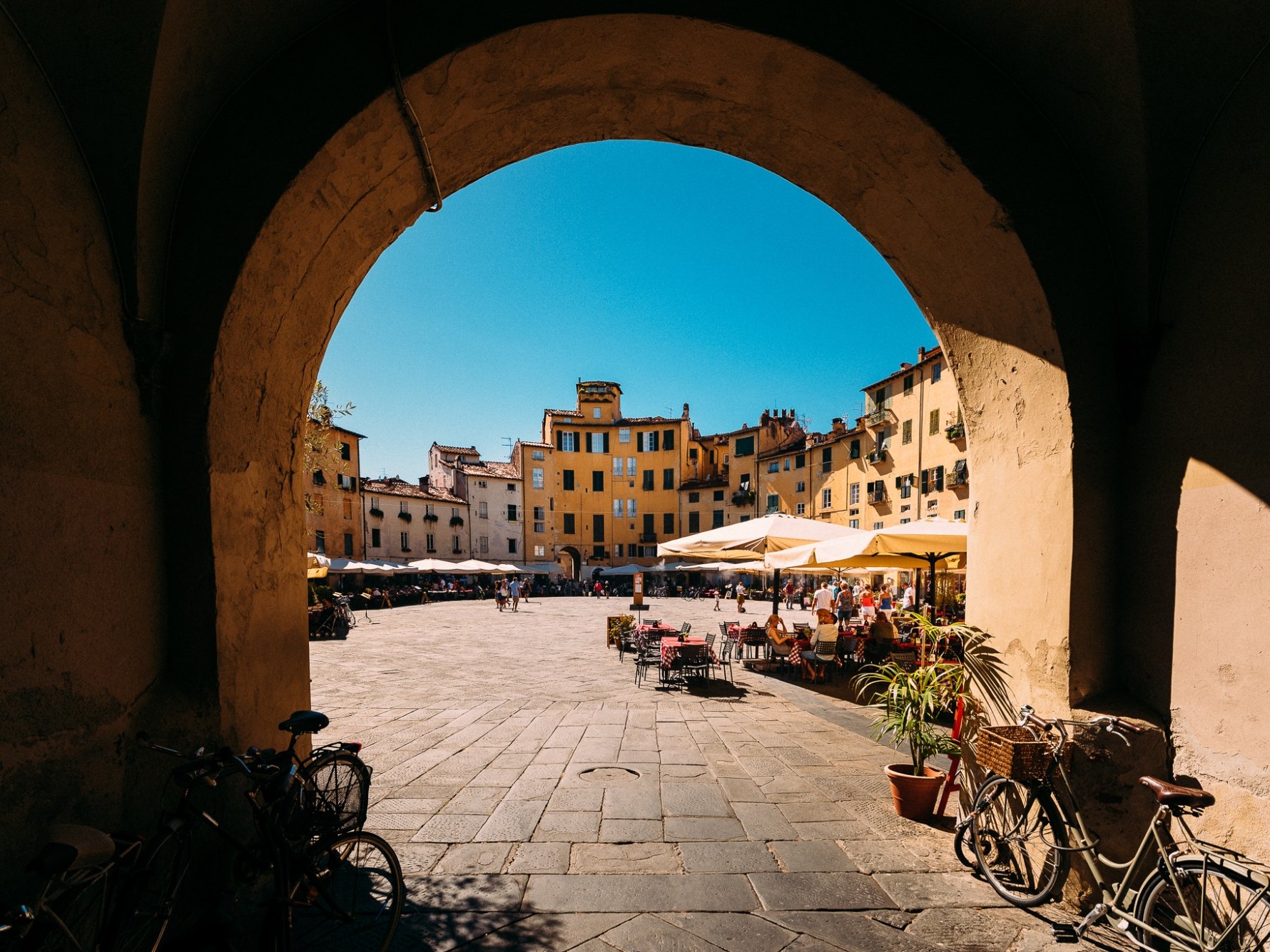 Lucca, Piazza dell'Anfiteatro seen through one of its archways