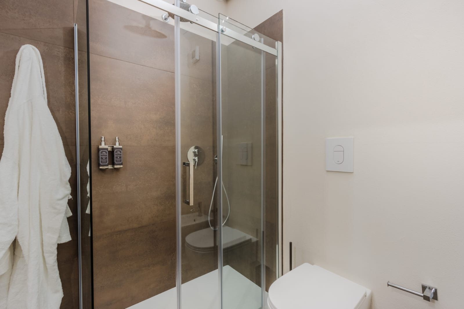 Room 2, first floor, Villa Gioma (2)