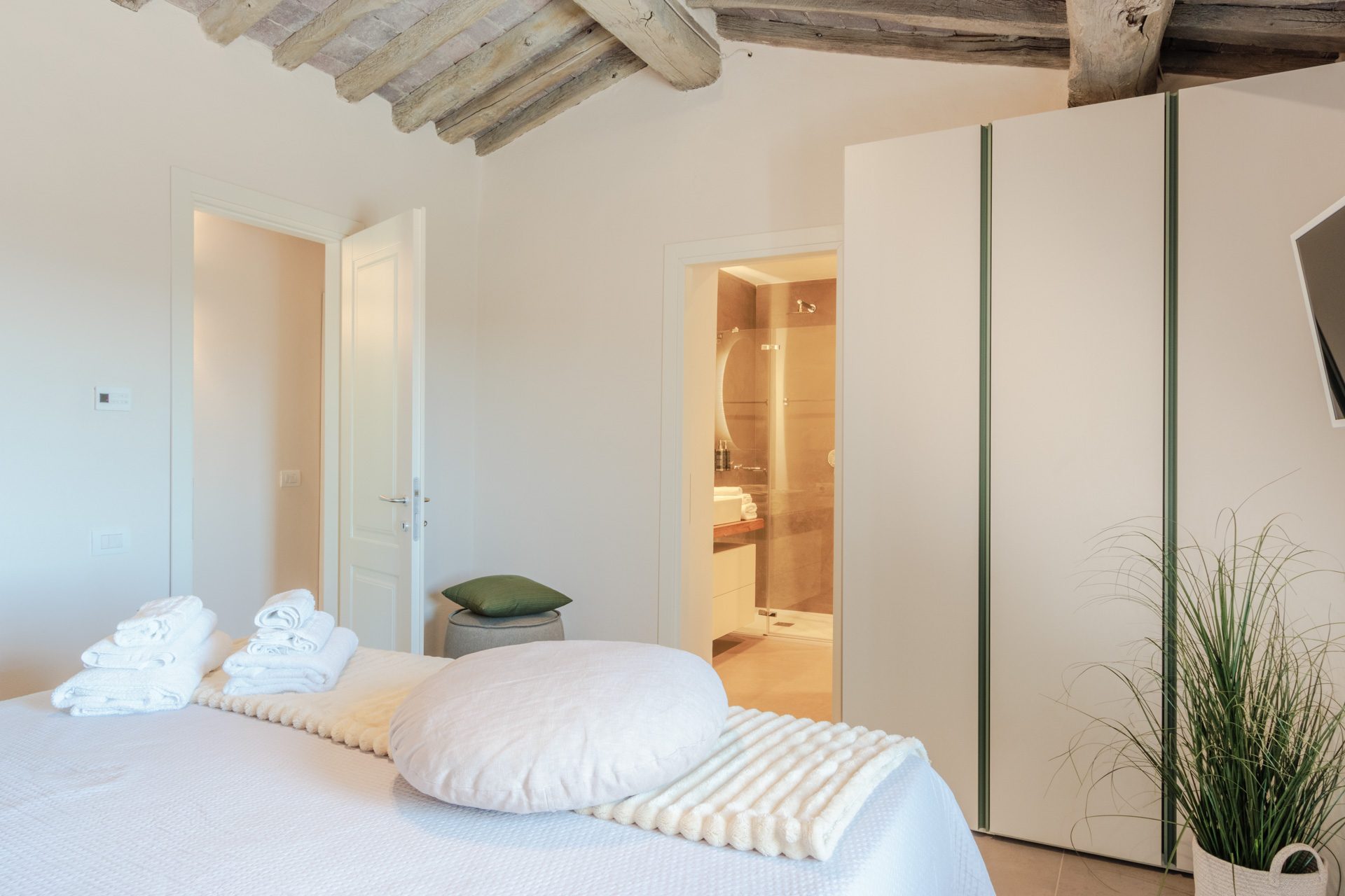 Room 3, first floor, Villa Gioma (3)