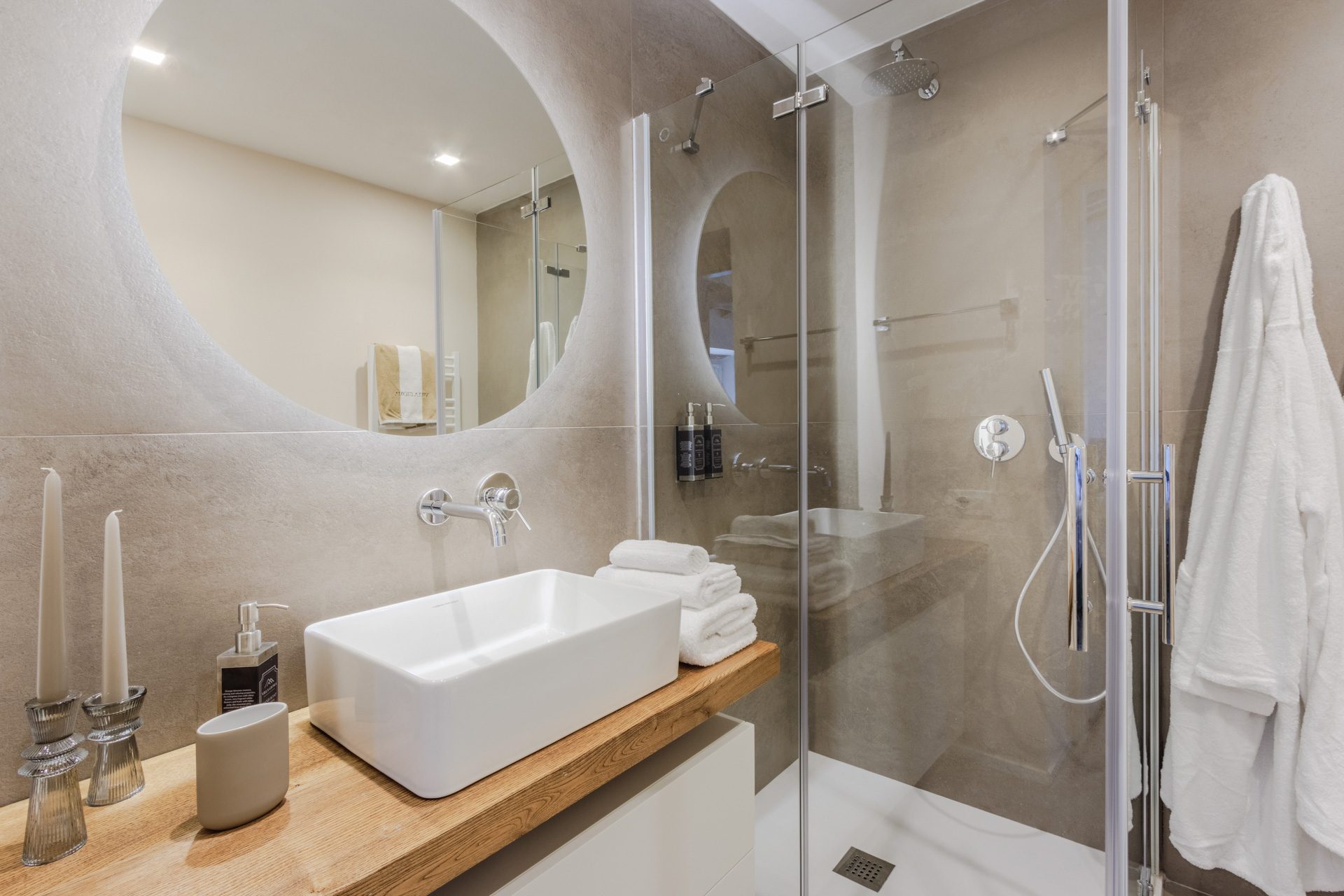 Room 3, first floor, Villa Gioma (4)