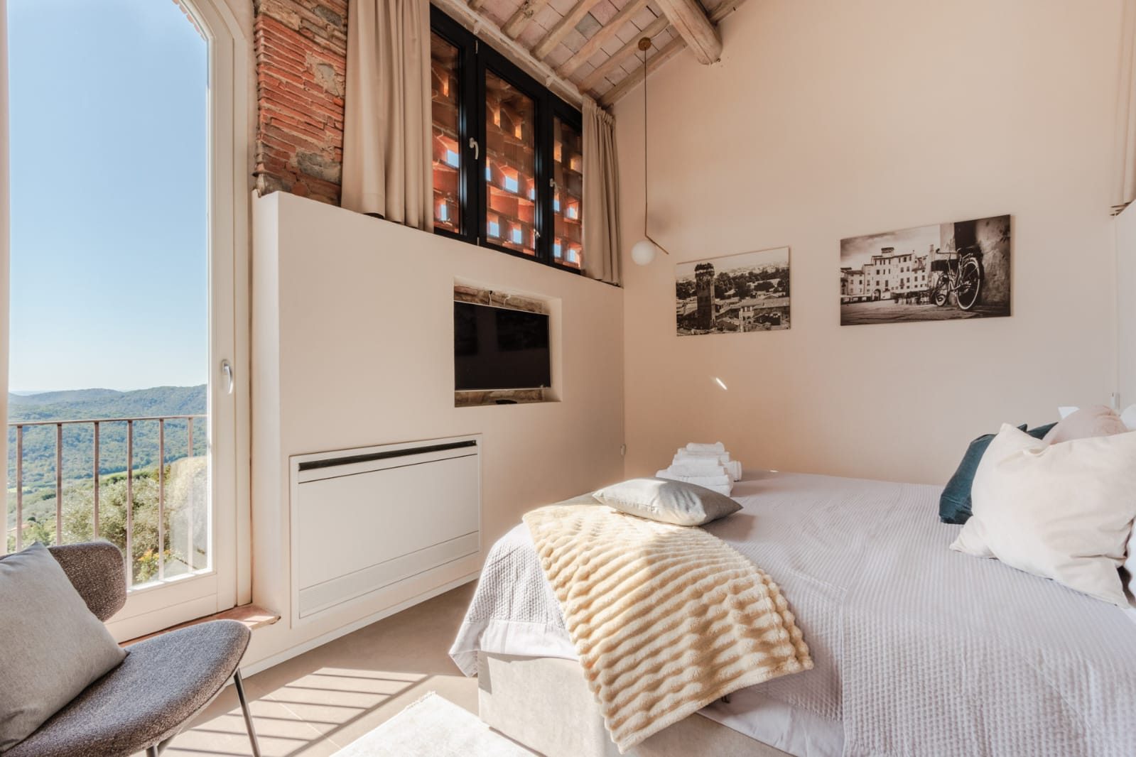 Room 5, first floor, Villa Gioma (6)